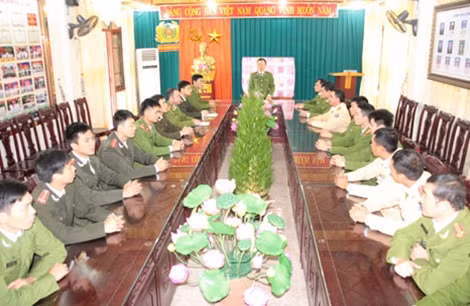 Đại tá Phạm Đình Độ, Trưởng Công an huyện Lục Nam, Bắc Giang chỉ đạo điều tra khám phá một vụ án.