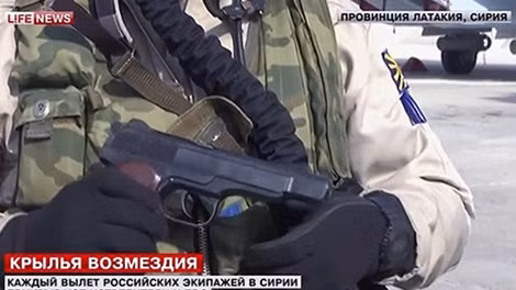Phi công Nga được trang bị súng ngắn và AK-47 sau vụ Su-24 bị bắn rơi.