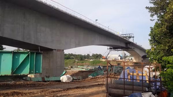 Hợp long cầu Long Bình – Chrey Thom nối liền tỉnh An Giang (Việt Nam) và Kandal (Campuchia).