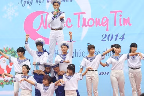 Một tiết mục khai mạc Ngày hội "Ngọc trong tim". Một tiết mục khai mạc Ngày hội "Ngọc trong tim".