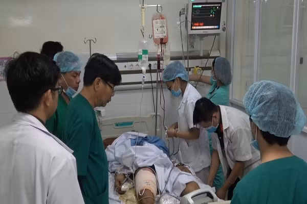 Bệnh nhân đang được điều trị tích cực tại Bệnh viện Quân y 175. Ảnh : N.D
