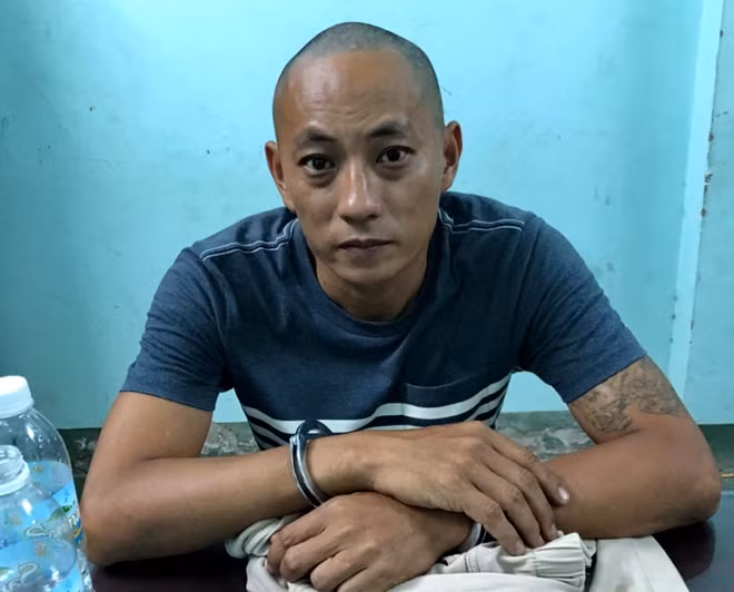 Hai đối tượng sau khi bị bắt giữ