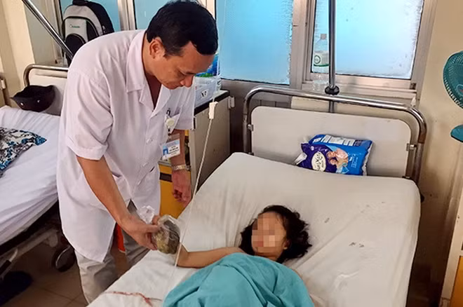 Sức khỏe bệnh nhi Trần P.A đã ổn định sau ca mổ cấp cứu