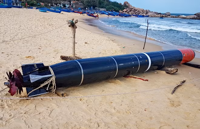 Trong khi chờ cơ quan chức trách kiểm tra, kết luận, Đồn biên phòng An Hải và Công an huyện Tuy An đã khoanh vùng bảo vệ vật thể lạ