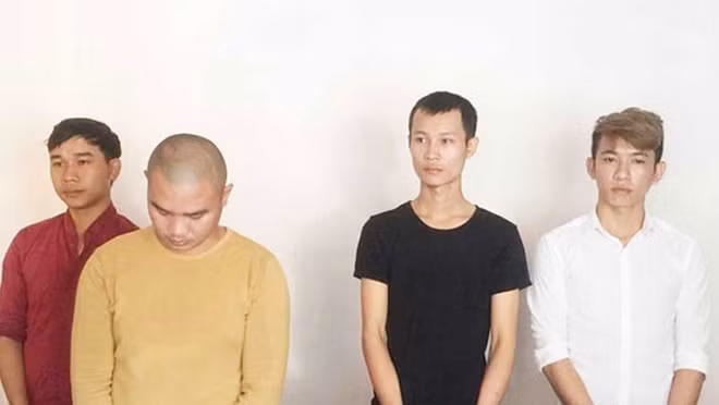 Bốn đối tượng côn đồ đã bị khởi tố, bắt tạm giam. Ảnh : Hăng Nga