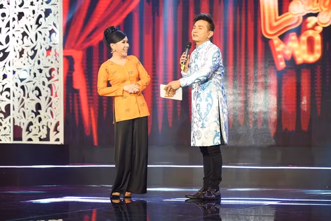 Việt Hương tung "chiêu độc" tiết lộ chị làm đến 20 bộ răng giả để phục vụ công việc
