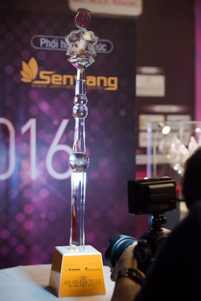 Quyền trượng đang chờ Hoa hậu Việt Nam 2016