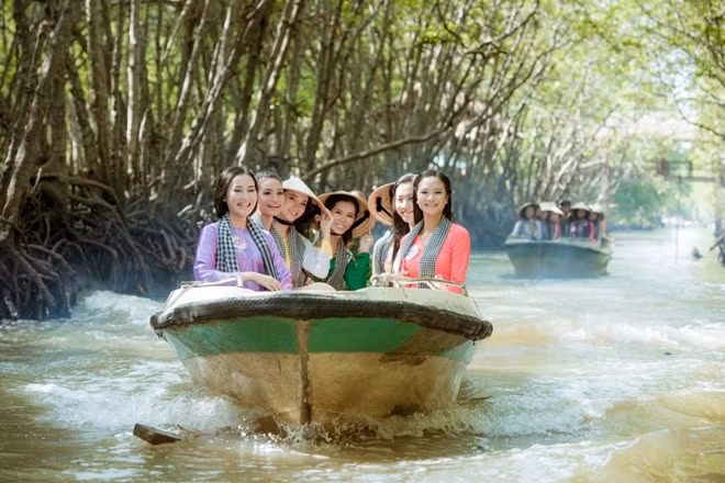 Người đẹp thích thú khám phá Cần Giờ