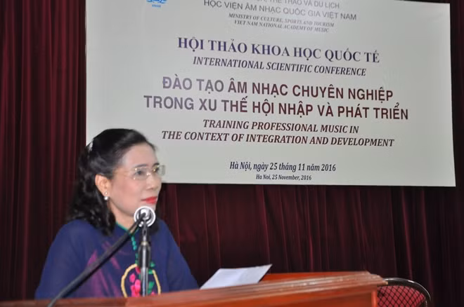 Thứ trưởng Bộ Văn hóa, Thể thao và Du lịch Đặng Thị Bích Liên phát biểu tại hội thảo