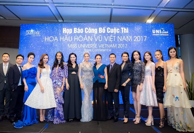 Đương kim Hoa hậu hoàn vũ Việt Nam - Phạm Hương cùng các người đẹp, ban tổ chức cuộc thi Hoa hậu hoàn vũ Việt Nam 2017