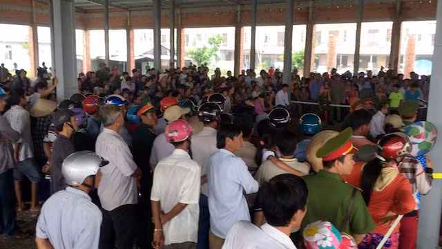 Cả ngàn người theo dõi phiên toà nên lực lượng Công an phải tăng cường, đảm bảo an ninh trật tự tại phiên toà.