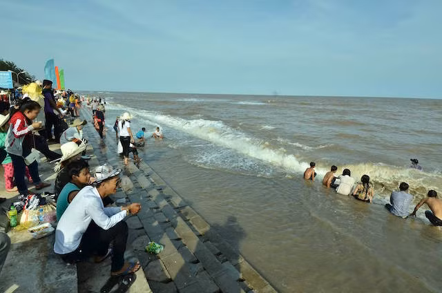 Bãi biển Ba Động. Ảnh Thanh Khiết. Bãi biển Ba Động. Ảnh Thanh Khiết.