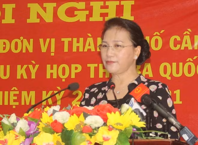 Chủ tịch QH Nguyễn Thị Kim Ngân tiếp xúc cử tri TP Cần Thơ.