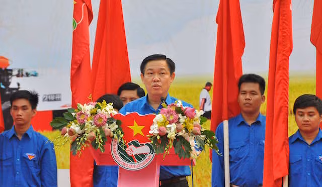 Phó thủ tướng Vương Đình Huệ phát biểu tại lễ phát động. Phó thủ tướng Vương Đình Huệ phát biểu tại lễ phát động.