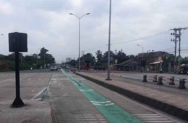 Sau khi xả trạm vài phút, tuyến quốc lộ 1 từ TP Hồ Chí Minh đi các tỉnh miền Tây trở lại thông thoáng.