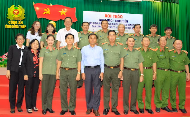 Lãnh đạo tỉnh Đồng Tháp, các đại biểu dự hội thảo.