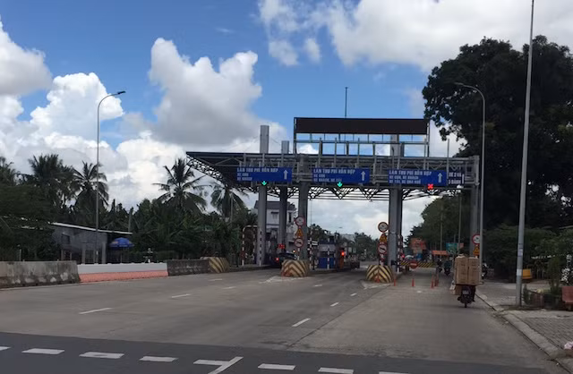 Ban đầu chỉ có một Trạm thu phí T1 và khá vắng vẻ.