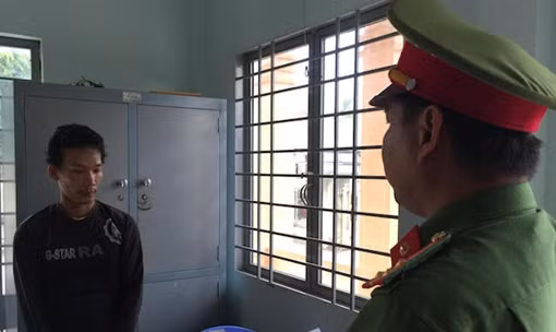 Cầm búa đánh công nhân gần chết vì ồn không ngủ được