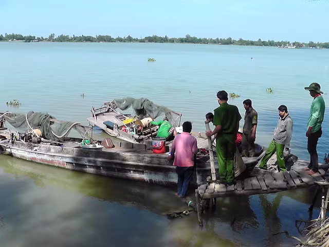 Ghe cào bị tạm giữ.