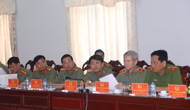 Các đại biểu dự buổi làm việc. Các đại biểu dự buổi làm việc.