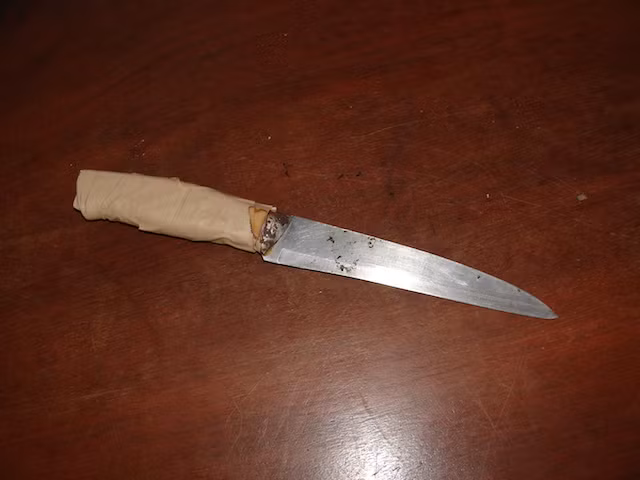 Con dao tang vật.