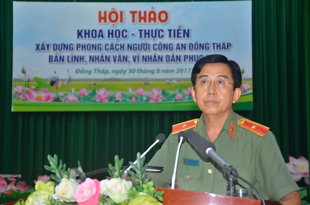 Thiếu tướng Nguyễn Minh Thuấn, Giám đốc Công an Đồng Tháp phát biểu tại hội thảp.