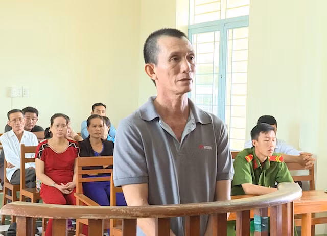 Bị cáo tại phiên toà. Bị cáo tại phiên toà.