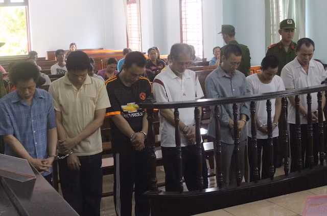 Các bị cáo tại phiên toà.