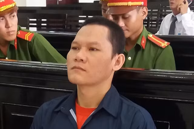 Bị cáo tại phiên toà. Bị cáo tại phiên toà.
