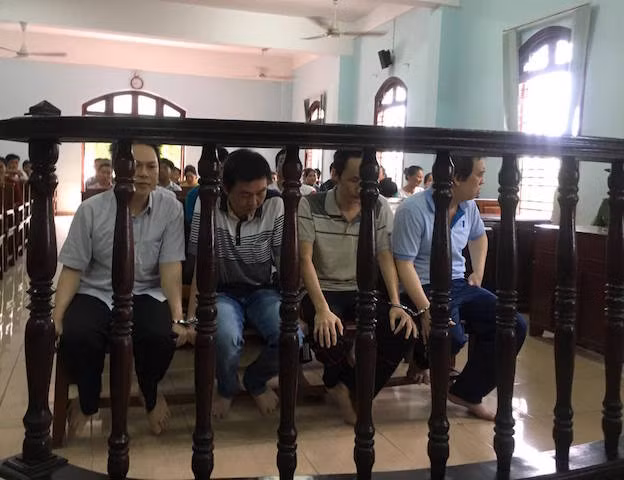 Các bị cáo tại phiên toà sáng nay. Các bị cáo tại phiên toà sáng nay.