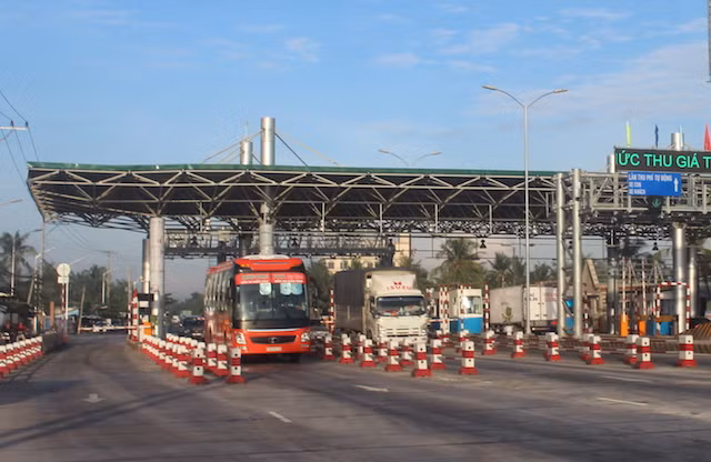 Trạm thu phí Cai Lậy chưa thu phí trở lại.