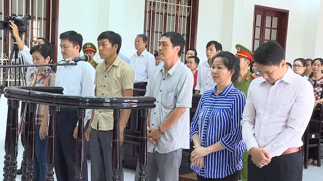 Nhóm 6 bị cáo lãnh án.