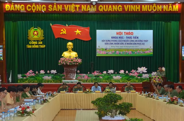 Các đại biểu dự hội thảo.