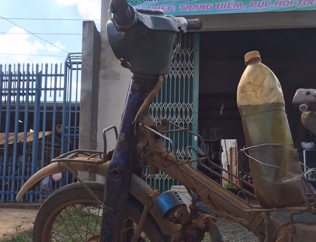 Loại phương tiện được một bộ phận người dân sử dụng để vận chuyển hàng hoá và di chuyển vào rẫy.