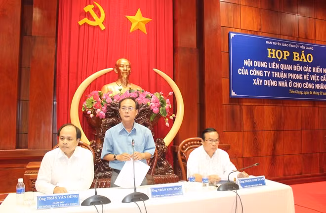 Ông Trần Kim Trát, Trưởng Ban tuyên giáo Tỉnh uỷ Tiền Giang chủ trì, kết luận tại buổi họp báo.