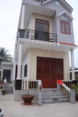 Căn biệt thự hai vợ chồng Mai tổ chức ghi đề và nhận phơi từ các tay em vào cuối giờ chiều mỗi ngày.