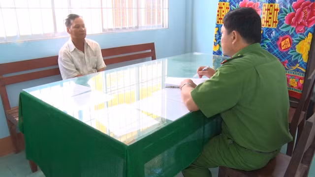 Ông Dân tại cơ quan điều tra.