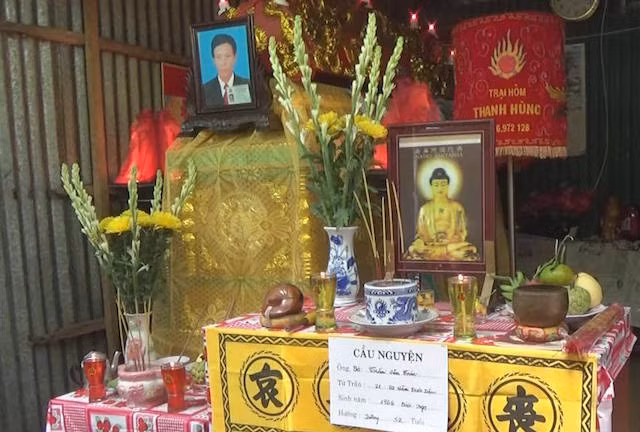 Không khí tang thương bao trùm gia đình nạn nhân.
