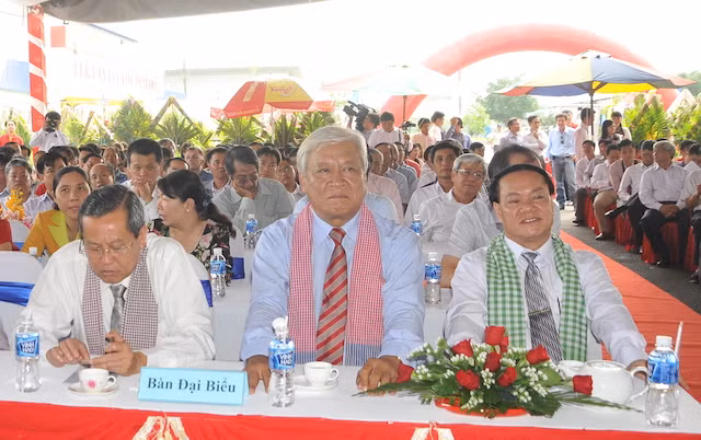 Các đại biểu dự lễ Các đại biểu dự lễ