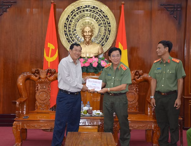 Lãnh đạo Công an tỉnh PrâyVeng thăm và làm việc với Công an tỉnh Đồng Tháp.
