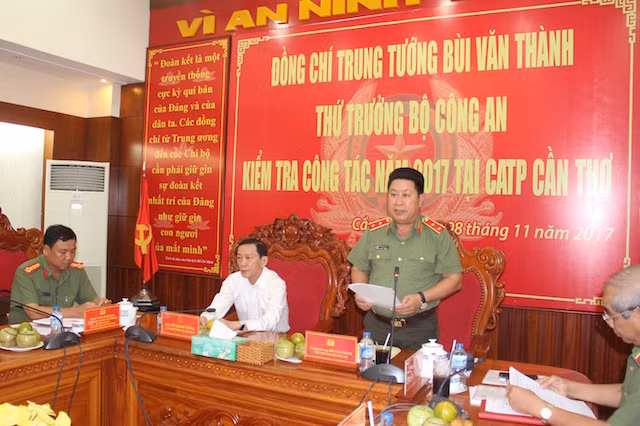 Thứ trưởng Bùi Văn Thành phát biểu chỉ đạo.