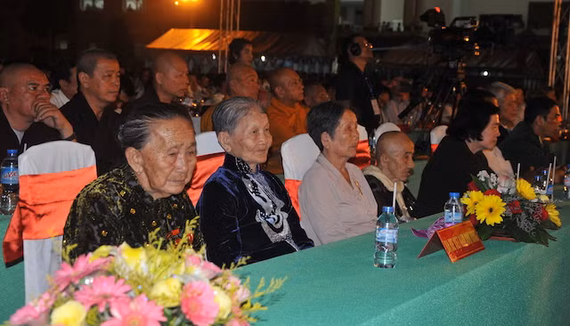 Các mẹ Việt Nam anh hùng dự lễ kỷ niệm. Các mẹ Việt Nam anh hùng dự lễ kỷ niệm.