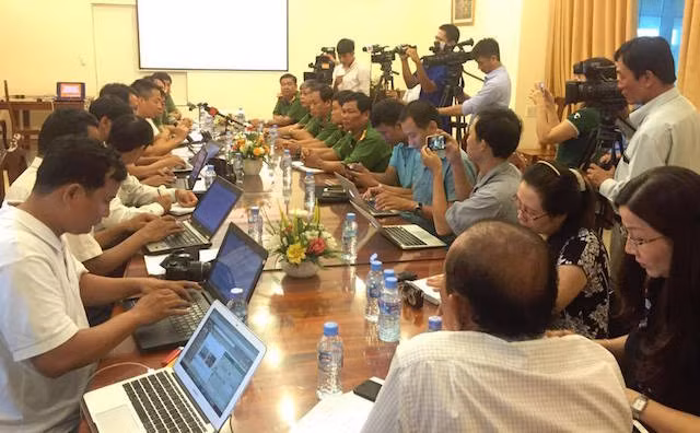 Quang cảnh họp báo. Quang cảnh họp báo.