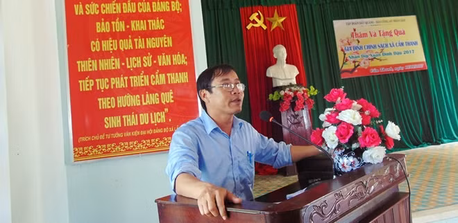 Thay mặt chính quyền địa phương và các hộ gia đình chính sách được nhận quà, ông Lê Thanh, Chủ tịch UBND xã Cẩm Thanh, bày tỏ tấm lòng cảm ơn đến Báo CAND, Trung tướng Lê Ngọc Nam và Tập đoàn Đất Quảng. Những phần quà này sẽ góp phần cùng với địa phương chăm lo cho các hộ gia đình chính sách có được một cái Tết cổ truyền ấm áp.