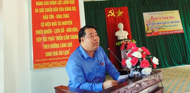 Ông Nguyễn Viết Dũng, Chủ tịch HĐQT Công ty CP Tập đoàn Đất Quảng, chia sẻ hưởng ứng lời kêu gọi "Tết vì người nghèo" của Báo CAND và Trung tướng Lê Ngọc Nam, đơn vị rất vui mừng khi được cùng về quê hương anh hùng Cẩm Thanh lần này để trao những phần quà nghĩa tình trong không khí những ngày cận Tết cổ truyền đến các hộ gia đình chính sách khó khăn.