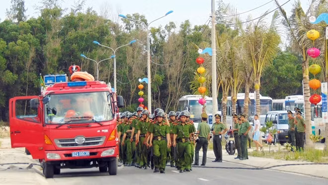 Nhờ sự nỗ lực của hàng ngàn cán bộ chiến sĩ Công an tỉnh Quảng Nam đã góp phần làm nên một mùa lễ hội thành công tốt đẹp.