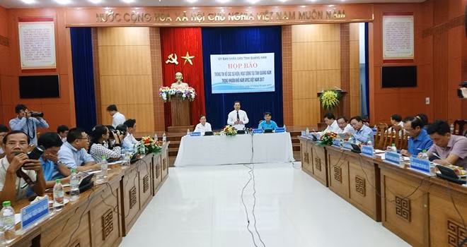 Ông Lê Văn Thanh phát biểu tại cuộc họp báo.