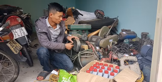 Đối tượng Vương cùng tang vật liên quan đến hành vi trộm cắp bị tạm giữ.