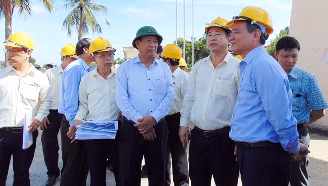 Bộ trưởng Trương Quang Nghĩa cùng đoàn công tác kiểm tra thực tế tại nút giao thông nối từ cảng Tam Hiệp đến Khu công nghiệp ô tô Chu Lai Trường Hải và đường cao tốc Đà Nẵng - Quảng Ngãi.