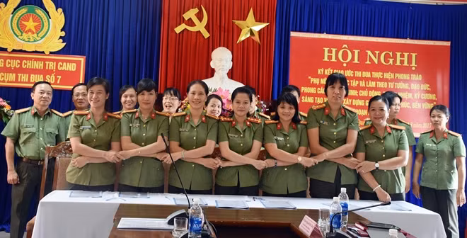 Phụ nữ Công an Cụm thi đua số 7 quyết tâm thực hiện thắng lợi mọi phong trào phụ nữ thời gian đến.